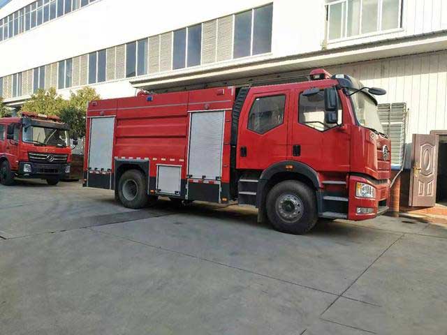 最新8吨泡沫消防车 解放j6双排泡沫消防车生产厂家 参数