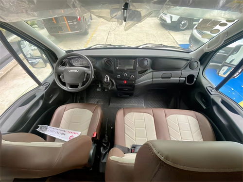 国五隆翠家用房车 实木家具版C10五座房车，匠心打造移动温馨之家